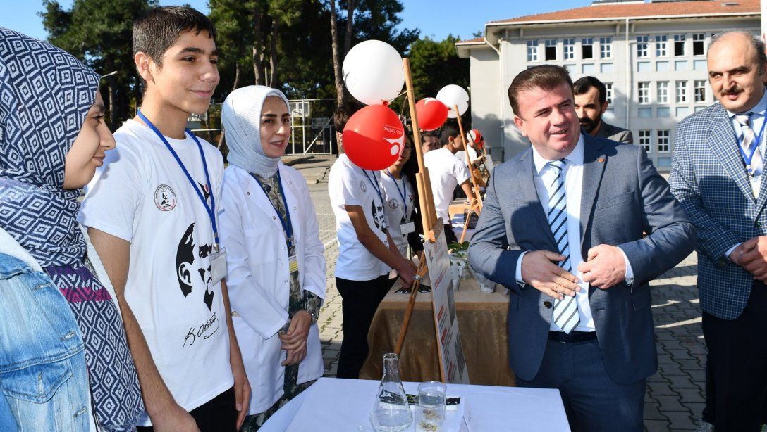 Halkalı Mehmet Akif Ersoy Çok Programlı Anadolu Lisesinde Düzenlenen Bilim Fuarı
