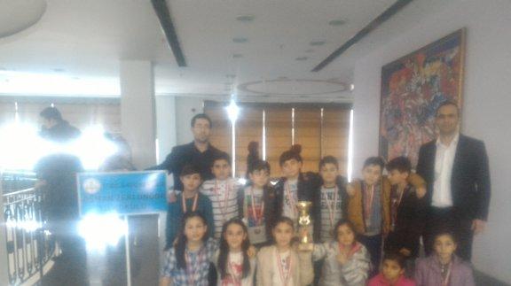 Osman Zeki Üngör İlkokulu minikler mendil kapmaca yarışmaları