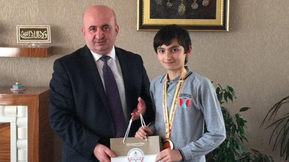 İlçemize bağlı Şehit Mehmet Güder Anadolu İmam Hatip Lisesi Tekvandoda yıldızlar Balkan şampiyonu oldu.