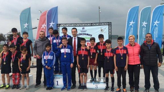 19 Mayıs Atatürkü anma Gençlik ve Spor Bayramı Atletizm Küçük Erkeklerde koşusu