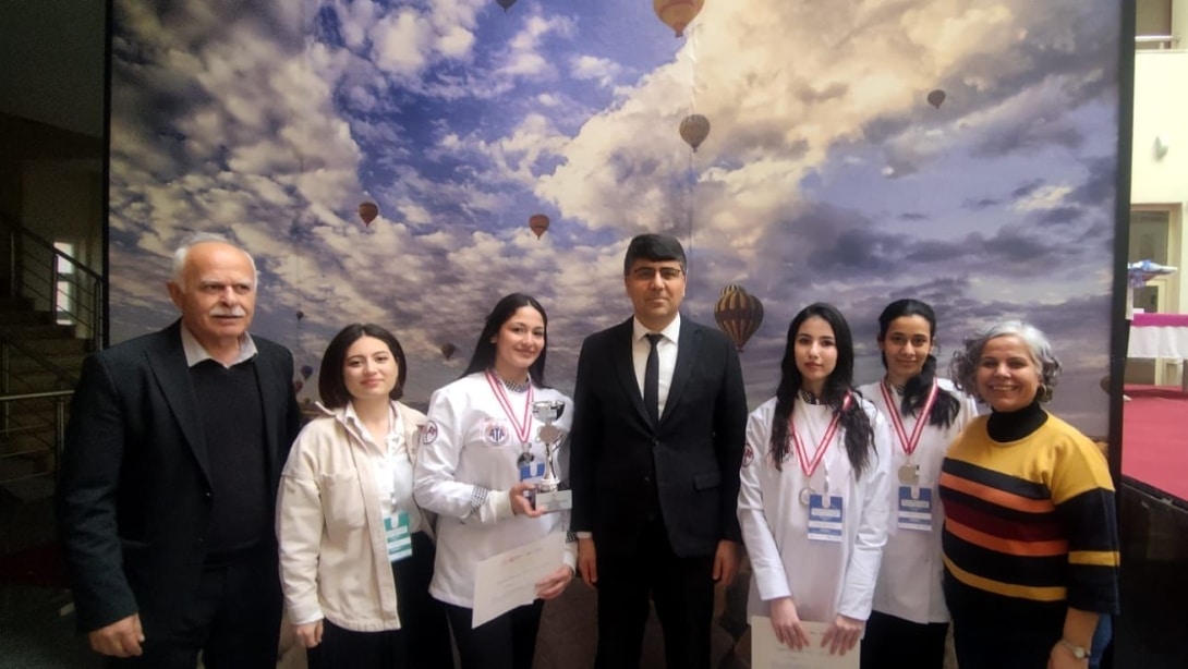 ATATÜRK KIZ MESLEKİ VE TEKNİK ANADOLU LİSESİ MEB ULUSLARARASI GASTRONOMİ FESTİVALİ VE AŞÇILIK YARIŞMASINDA BAŞARI SAĞLADI